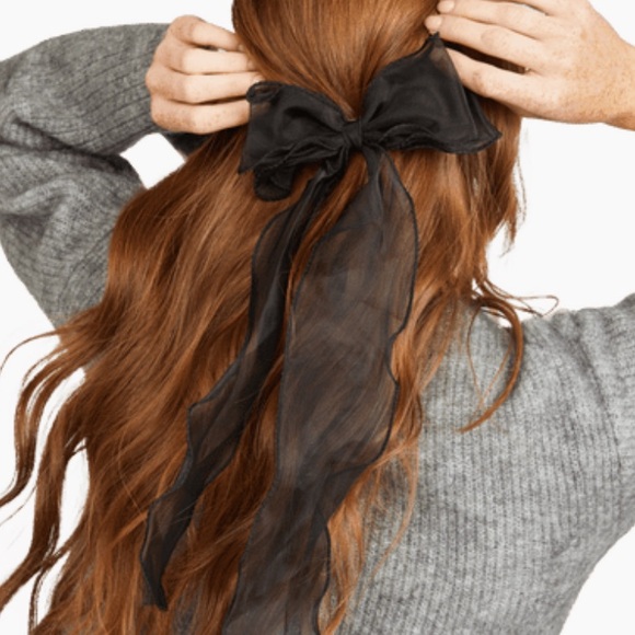 WeWoreWhat Accessories - NWT WeWoreWhat Black Hair Bow Clip